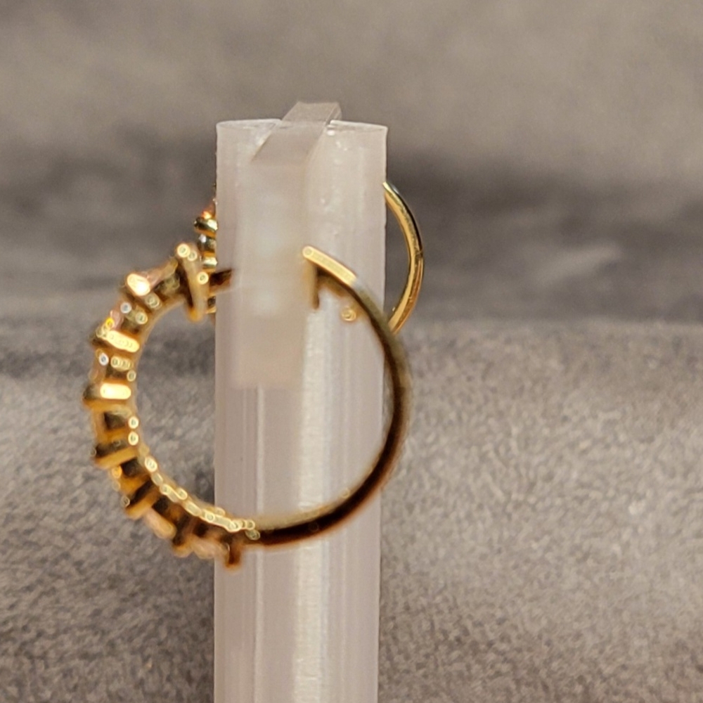 Elegant Gold and Silver Women's Hoop Earrings - Picture 5 of 8
